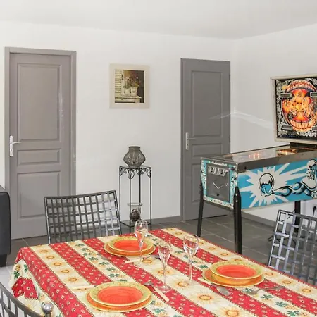 Saint-restitut Sleeps 18 Pool Air Con Wifi Saint-Restitut